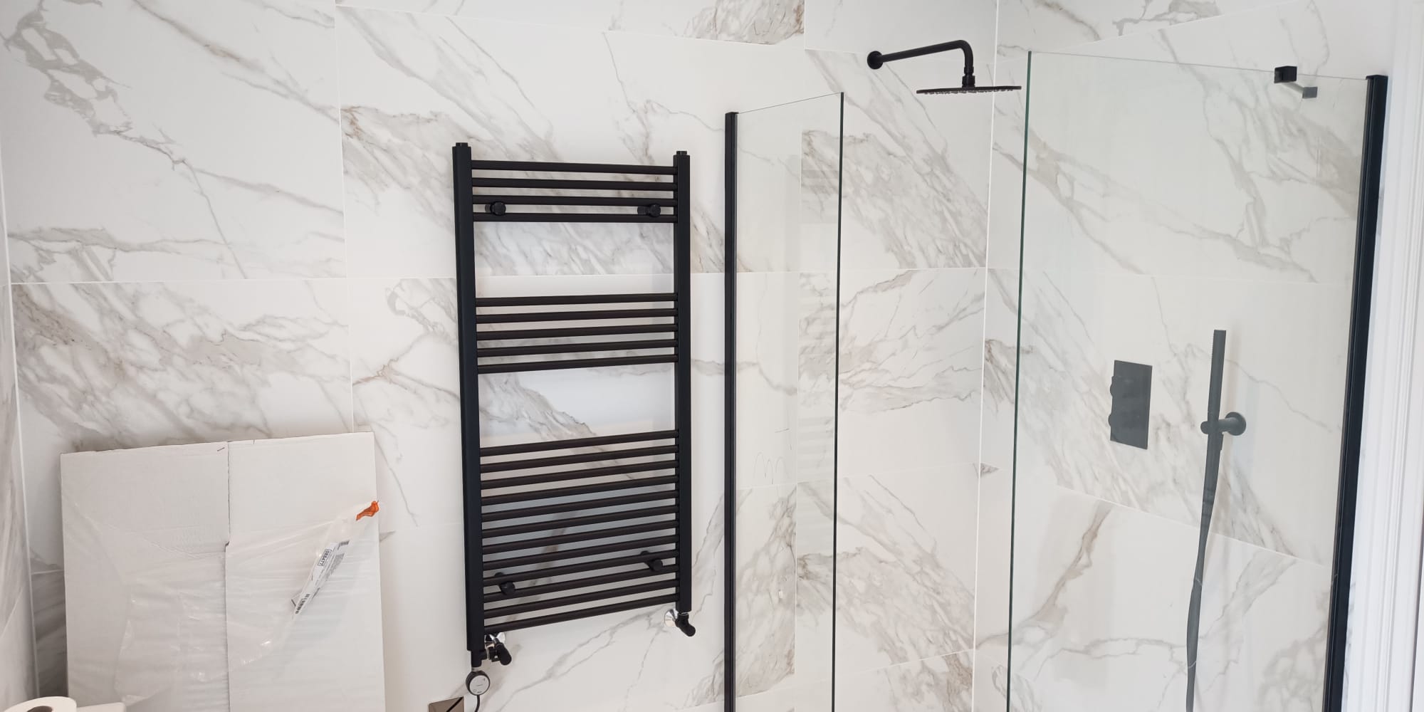 Marble-effect tiling bathroom Notting Hill W11